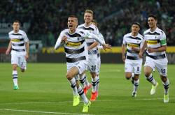 九游体育在线-国际足球赛事中，一支球队霸气登场，夺得胜利的简单介绍