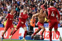 九游体育app-利物浦球员努力拼搏，为球队赢得胜利