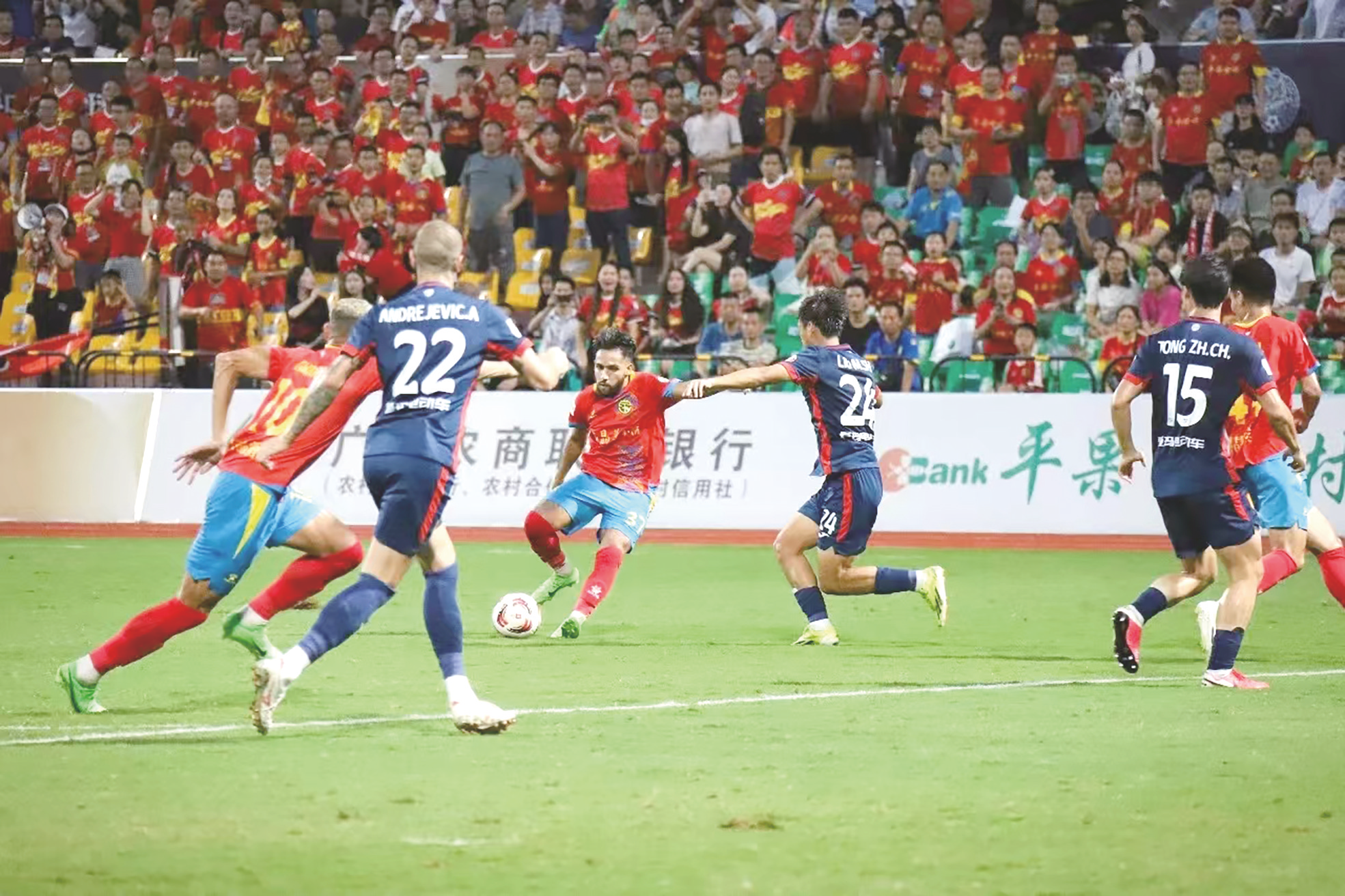 -广西男篮在比赛中表现抢眼，高效进攻