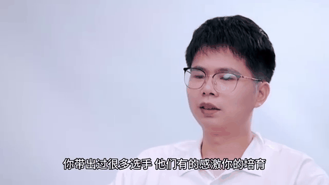 传奇教练突然宣布引退，球队惊讶不已