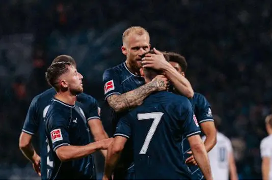 关于经典交锋：两支劲旅在场上展开精彩对决的信息