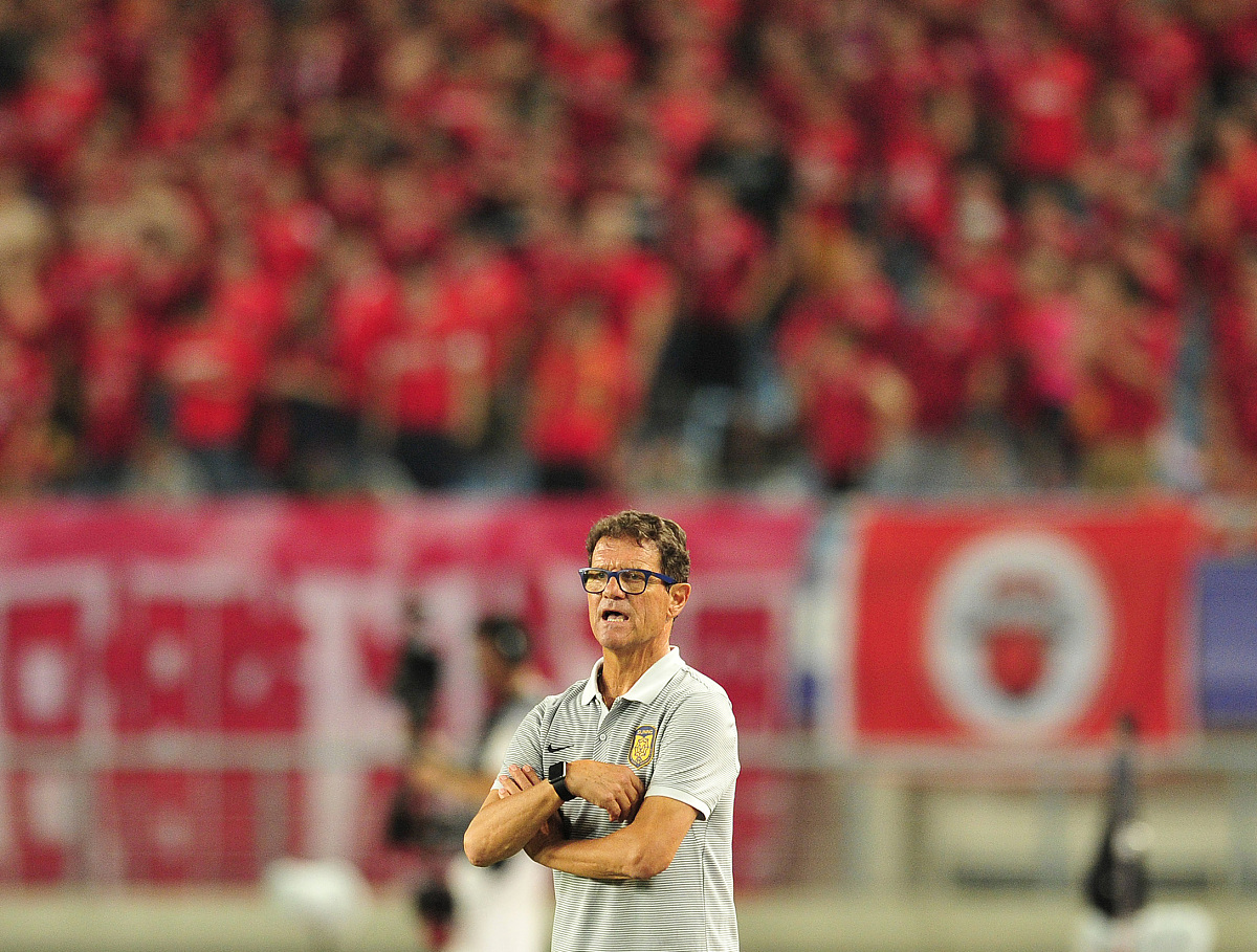 拜仁门将神勇扑救,成为球队最后一道防线 拜仁门将神勇扑救,成为球队最后一道防线