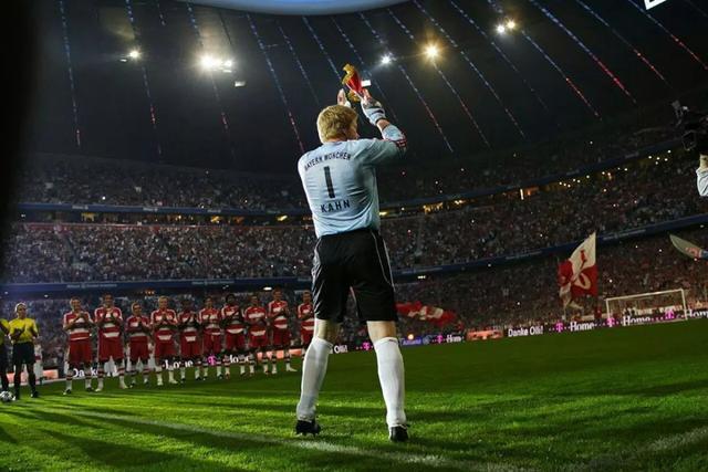 拜仁门将神勇扑救,成为球队最后一道防线 拜仁门将神勇扑救,成为球队最后一道防线