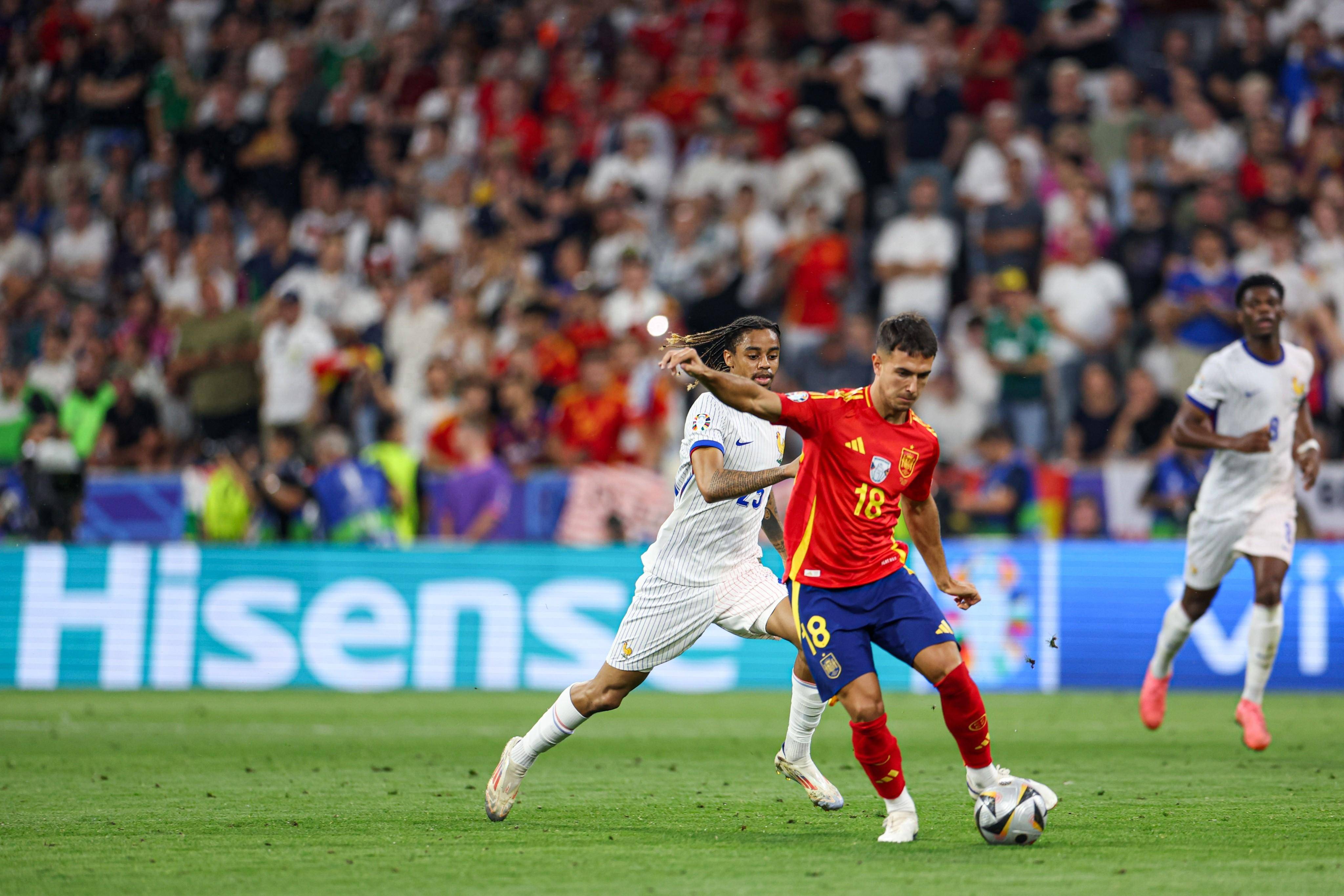 西班牙队在半决赛中获得胜利 西班牙队在半决赛中获得胜利