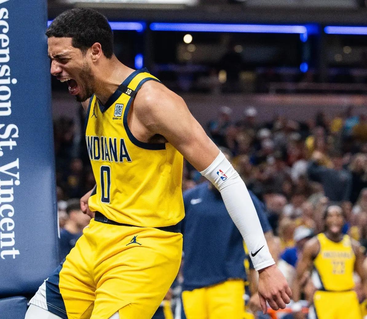 关于爵士逆转步行者，延续不败纪录的信息