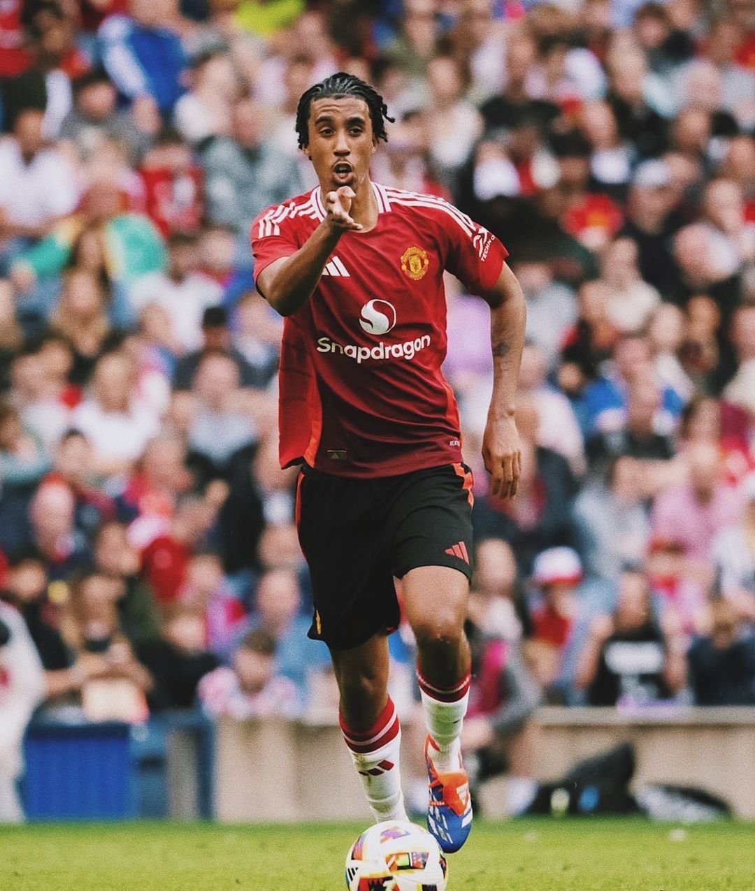 曼联再遭失利,前景不容乐观 曼联再遭失利,前景不容乐观